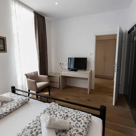 Triangle * Gießhübl