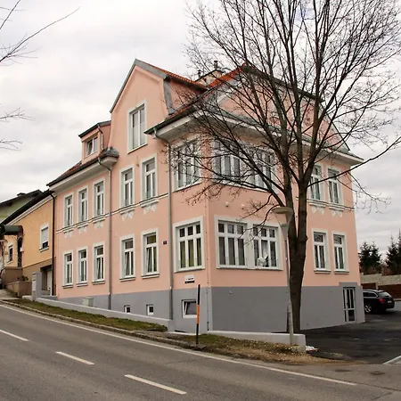 アパート Triangle